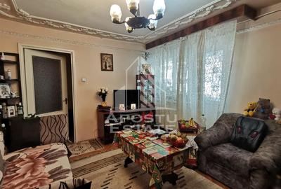 Apartament cu 2 camere semidecomandat, mobilat în Complex Studențesc