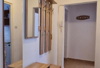 Inchiriez apartament 3 camere,situat pe B-dul Mihai Viteazu, et.3 - 9