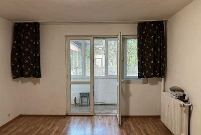 Garsonieră decomandată în Costin Georgian