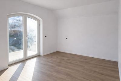 Casa noua cu etaj in oras - 4