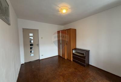 Apartament cu 3 camere de închiriat în zona Giulesti - 6