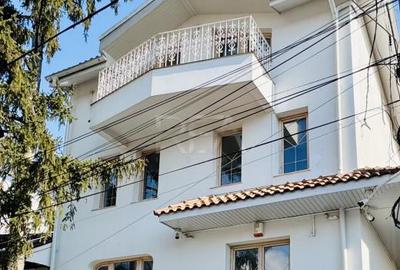 Vila 8 camere vis a vis de Piata Floreasca, garaj, curte proprie - 1