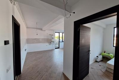 Ultimul apartament la  parter , 2 camere, curte privata ,negociabil - 9