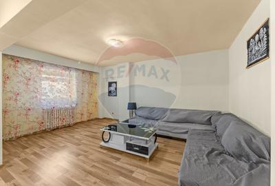 Apartament de vânzare cu 4 camere decomandat - Zona Intim - 2