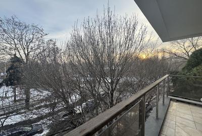 Apartament spatios cu vedere la parc, prima linie - 1