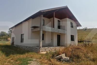 Casă individuală cu 4 camere în Vințu de Jos
