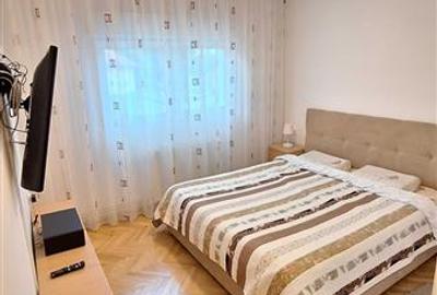 Apartament cu 4 camere decomandat, mobilat în Complex Studențesc