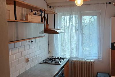 Apartament cu 3 camere semidecomandat în Torontalului