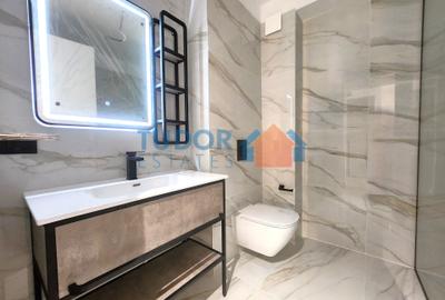 Elegant Three-Level Villa with Private Swimming Pool - 14