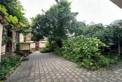 Casă cu curte generoasă – ideală pentru restaurant, birou sau clinică - 9
