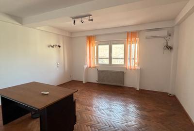 Piata Romana, 4 camere nemobilate, etaj 4/P+5, 115mp - 4