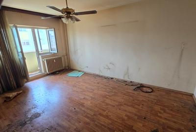 Apartament cu 3 camere decomandat în Sebastian