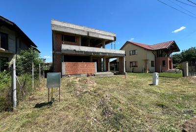 Casă individuală cu 5 camere în Peciu Nou