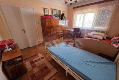 Apartament 3 camere, Centrul Vechi, Str. Teatrului, etaj 2/2, comision 0 - 13