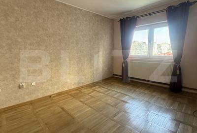 Apartament cu 4 camere decomandat, mobilat în Micro 5