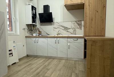 Bloc Nou Victoriei apartament cu o camera cu parcare - 1