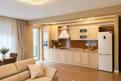 Apartament cu 2 camere decomandat, mobilat în Central