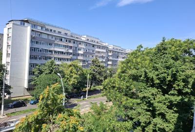 Apartament cu 3 camere semidecomandat în Crângași