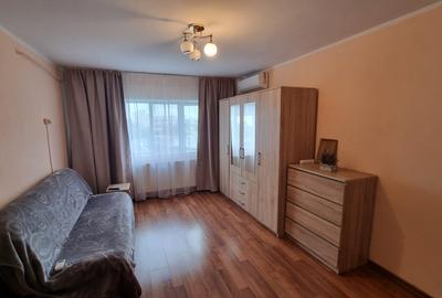 Garsonieră decomandată în Nicolina