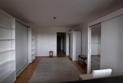 Garsonieră decomandată, mobilată în Pajura
