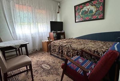 Apartament cu 4 camere semidecomandat, mobilat în Micro 39