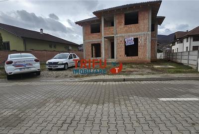 Casă individuală cu 6 camere în Micești
