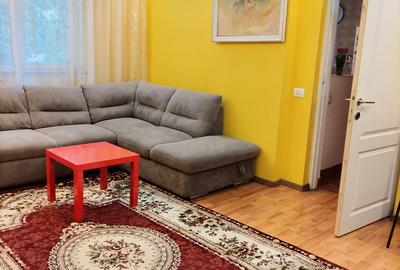 Apartament cu 3 camere decomandat în Pajura
