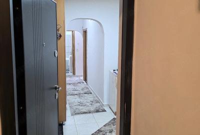 Apartament cu 3 camere decomandat, mobilat în Apărătorii Patriei