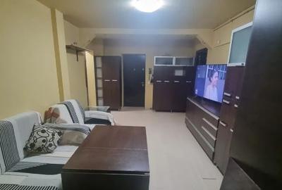 Apartament cu 3 camere semidecomandat, mobilat în Nerva Traian