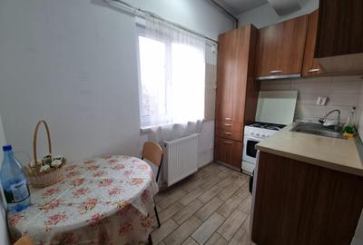 Apartament cu 2 camere decomandat, mobilat în Central