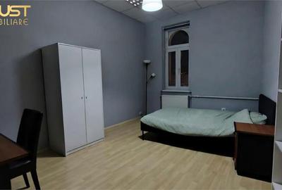 Garsonieră decomandată în Central