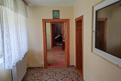 Casa 4 camere libera la vanzare VLADENI - 11