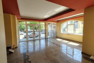 Spațiu comercial, de 230 mp, în Central