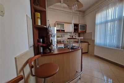 Casa P+E, suprafata utila 446.66 mp, teren 866, pretabila - clinica, restaurant, - 5