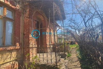 Casă individuală cu 4 camere în Central