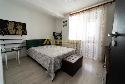 Apartament cu 3 camere decomandat în Central
