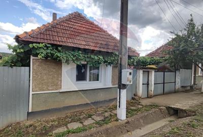 Casă individuală cu 4 camere în Fonău