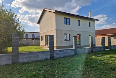 Casă individuală cu 5 camere în Moșnița Nouă