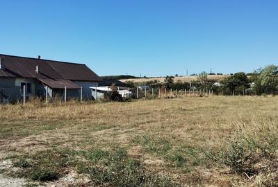 Teren intr. în centrul satului Brebeni, lângă Slatina. Împărțit în 4 parcele. - 9