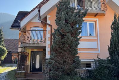 Casa de inchiriat - 280 mp - curte - central - Cisnadioara - 1