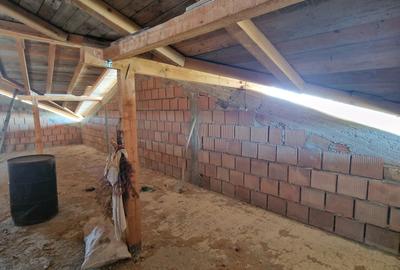 Se vinde casa la rosu, sat  Malaiesti jud. Prahova , pret 72000 euro negociabil. - 14