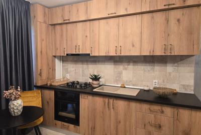 Apartament cu 3 camere decomandat în Nord-Est