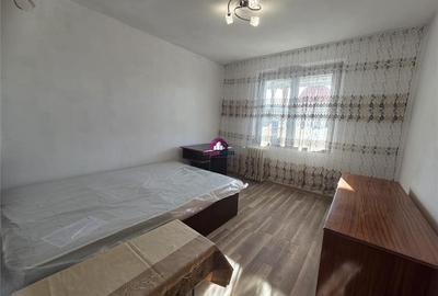 Inchiriere 1 camera dintr-un apartament cu 3 camere. - 1