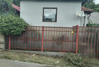 Casa si teren comuna Soveja/Rucareni - 1