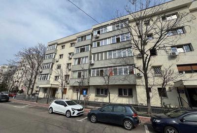 Apartament cu 3 camere decomandat în Vitan