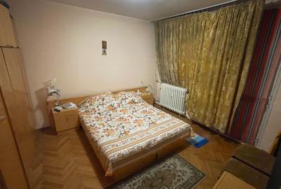 Apartament cu 4 camere decomandat în Drumul Taberei