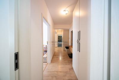 Apartament cu 3 camere semidecomandat, mobilat în Apărătorii Patriei