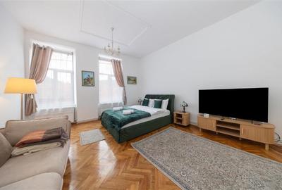 Garsoniera moderna, etaj 1, parcare interioara, Centru Istoric, Brasov - 1