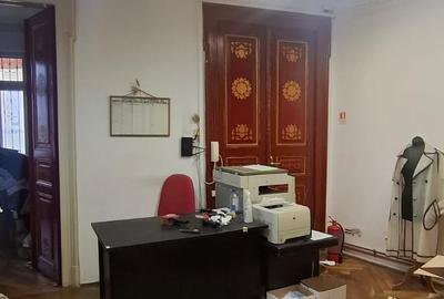 Noblețe Arhitecturală și Oază Verde: O Moștenire Vie cu Grădină Privată - 26