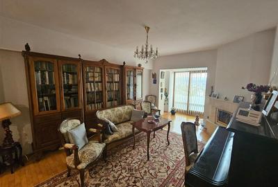 Apartament cu 4 camere decomandat în Central